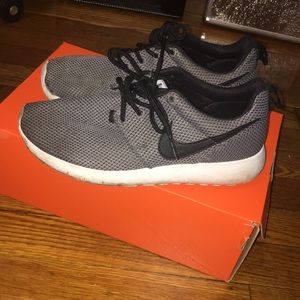 Nike Grey Roche